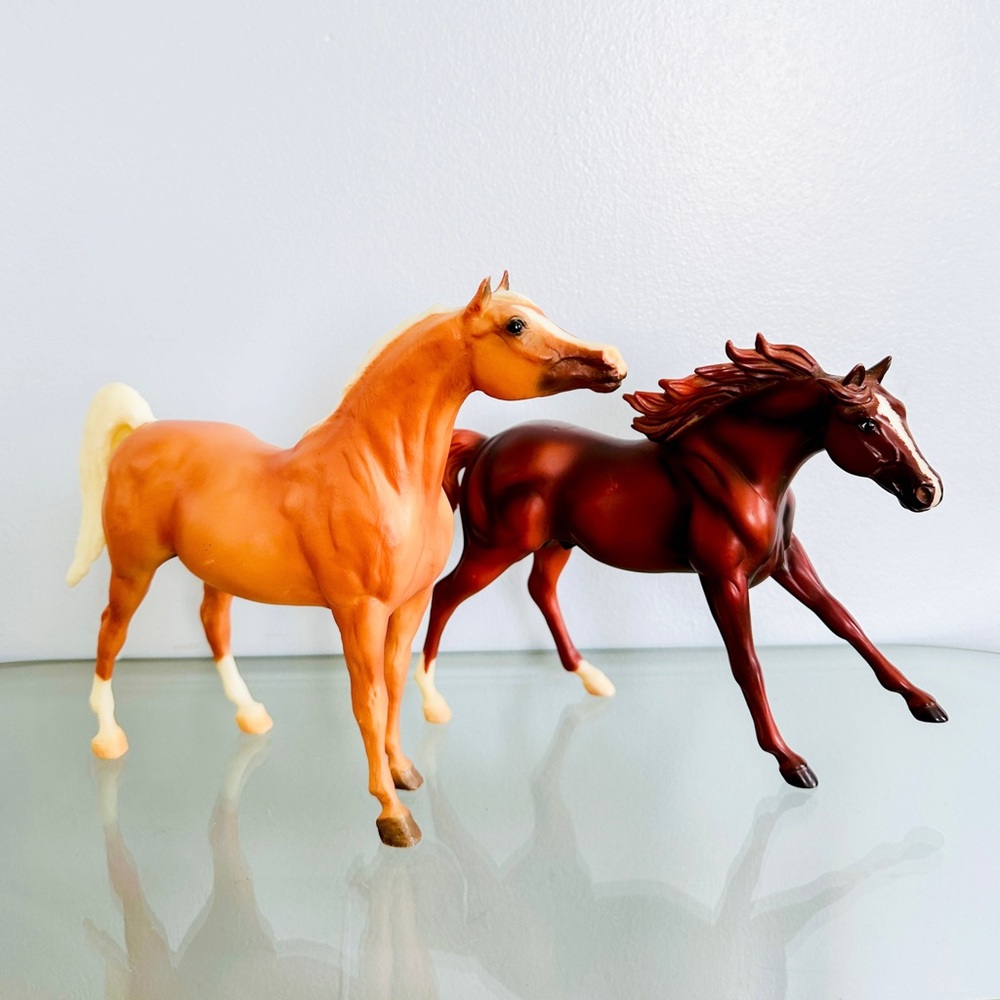2 Breyer Classic Model Horses Arabian Palomino and Liver Chestnut Quarter Horse